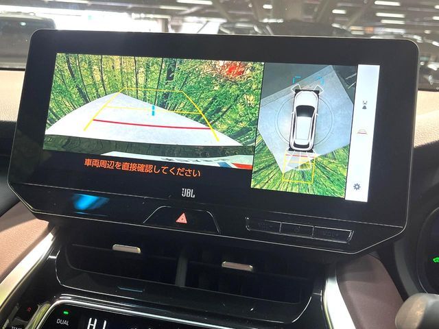 【パノラミックビューモニター】専用のカメラにより、上から見下ろしたような視点で360度クルマの周囲を確認することができます☆死角部分も確認しやすく、狭い場所での切り返しや駐車もスムーズに行えます。