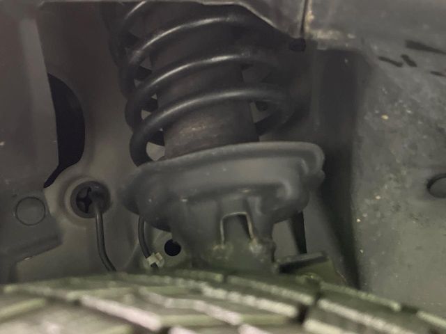 お車を安心してお乗りいただく為には、足回りの定期点検が欠かせません。サービスサポート（有償保証）では無料点検もご提供しており、安心のカーライフをお過ごしいただけるサポート体制が整っています。