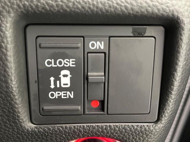 【パワースライドドア】スマートキーや運転席のスイッチでスライドドアの開閉が可能♪電動だから力を入れてドアを開ける必要が無く、小さいお子様でも、重い荷物を持っている時もラクに開け閉めできます♪