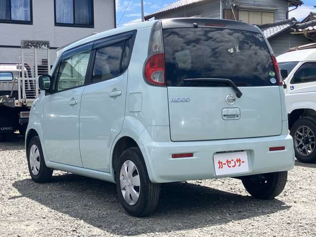 当社のこだわりとして、展示前にはシートやフロアマットまではずして、洗浄、除菌を行います！手間がかかりますが、車内の臭い、汚れもとれますので、気持ちよくお乗りいただけます！