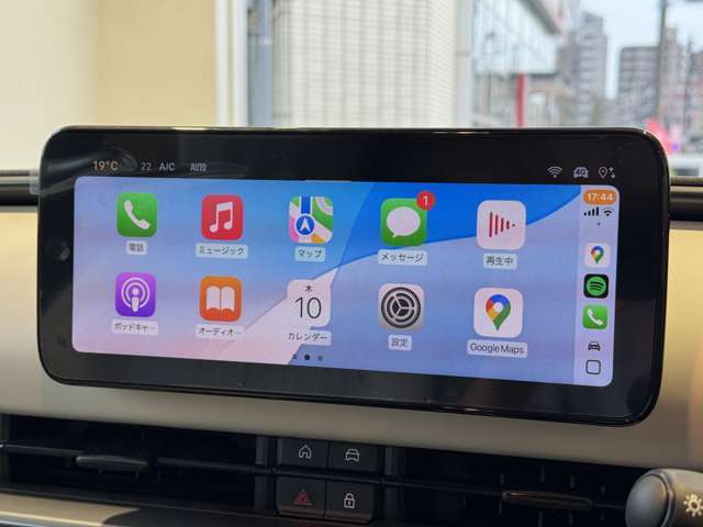 AppleCarPlay/Android Autoが接続可能！使い慣れたUIで表示してくれるので、直感的な操作が可能となっています！