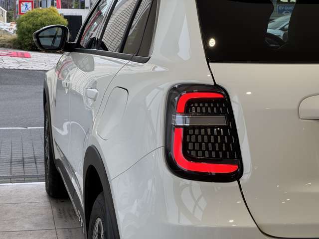 LEDテールランプを採用！後続車への視認性を高めます