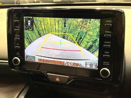 【バックカメラ】駐車時に後方がリアルタイム映像で確認できます。大型商業施設や立体駐車場での駐車時や、夜間のバック時に大活躍！運転スキルに関わらず、今や必須となった装備のひとつです！