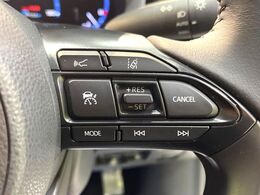 【レーダークルーズコントロール】高速道路での長距離走行が楽に！！自動で速度を保つクルーズコントロールが、衝突軽減システムと連携し、前方の車両を感知して車間を保つように速度調節してくれます！！