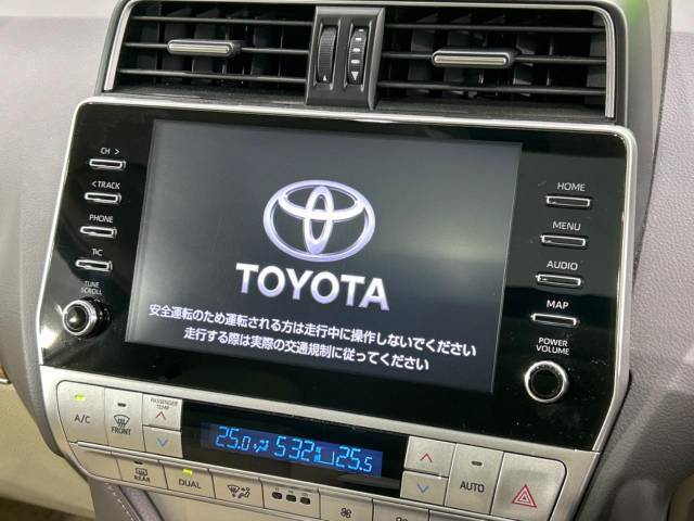 【メーカー純正ナビ】インテリアに溶け込むスタイリッシュな「専用設計」メーカーナビを装備♪視認性や操作性など基本性能にも優れ、より上質なカーライフをお楽しみいただけます。