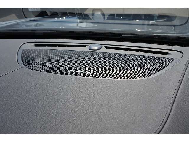 harman kardonスピーカーを標準装備で搭載されており、高音質な車内でドライブをお楽しみいただけます。
