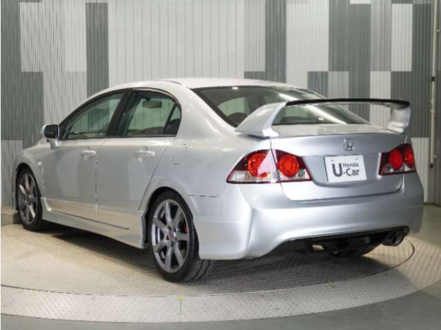 色々なお店で販売しているHonda車ですが、アフターサービスも全てお任せ頂けるのは「HondaCars正規販売店」だけ！ご納車後もお住まいの地域の販売店にて　アフターサービスをお任せいただけます。