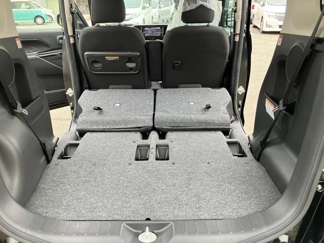 【シートアレンジ】荷室の広さを色々アレンジできるようになっていますので使い勝手が良いですね♪