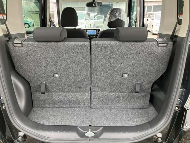【シートアレンジ】荷室の広さを色々アレンジできるようになっていますので使い勝手が良いですね♪
