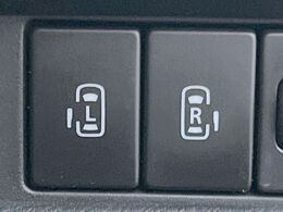 【両側パワースライドドア】スマートキーや運転席のスイッチで後席両側スライドドアの開閉が可能♪電動だから力を入れてドアを開ける必要が無く、小さなお子様でも簡単に開け閉めでき快適です♪