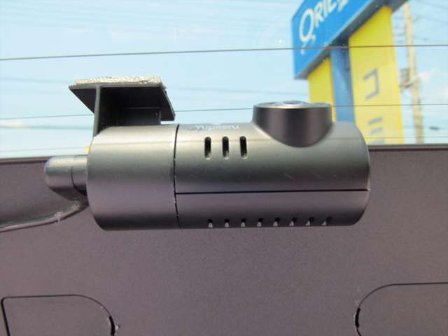 あおり運転も対応のリヤカメラも装備！！