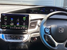ステアリングホイール左側のオーディオリモートコントロールスイッチで、手元でオーディオを操作できるので便利です。