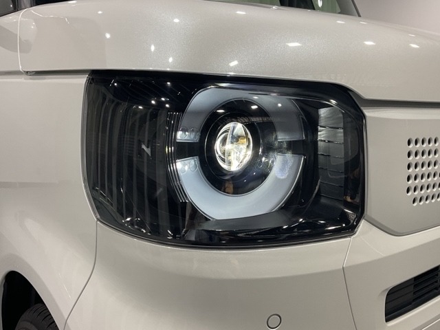 LEDヘッドライトで夜道も安心！