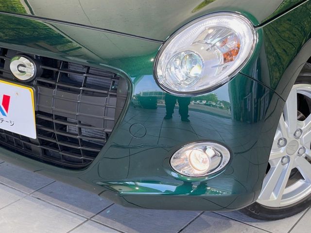【LEDヘッドライト】悪天候や夜間走行時も良好な視界を確保し安心して運転できる高輝度LEDヘッドライトを装備！点灯速度が早く、消費電力も抑えられています。