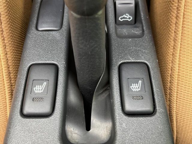 【シートヒーター】寒い日に重宝するシートヒーター！エアコンより早く温まってくれるので寒がりの人も安心ですね♪エアコンの温風は乾燥するから苦手、という方にもをおすすめです。