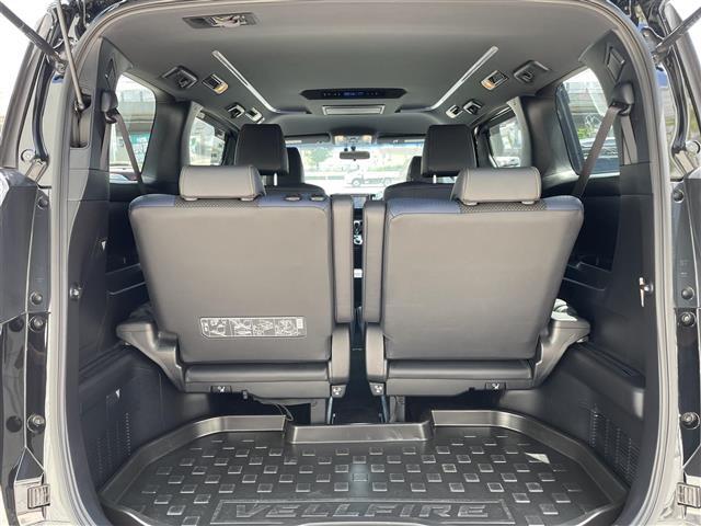 【トランク】積み込みやすくて、たっぷり積める荷室です。シートアレンジできるものは、乗車人数と荷物の量や大きさによってシートを動かすことができるので、より快適なドライブが可能です！