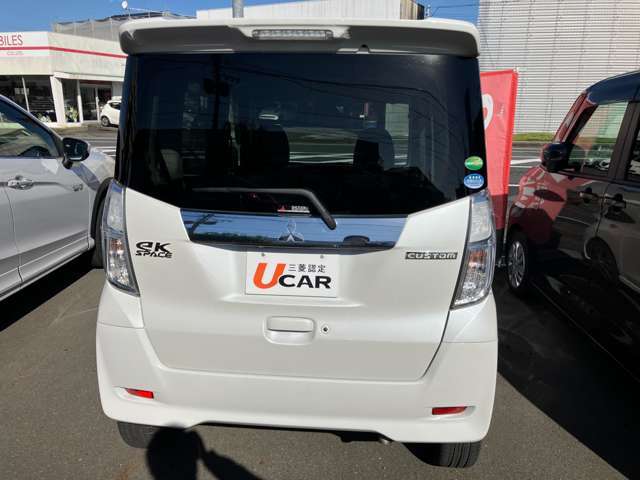 展示場裏側にも駐車スペースがございます。ショールーム前の駐車スペースが満車の際は、ご利用ください。