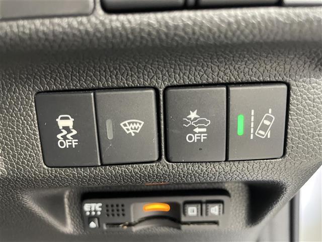 【運転席操作部】快適なドライブを楽しむための機能が装備されています！運転席から触れるので、使いやすいです！除菌プランいれていただくと、さらに清潔で安心していただけます！