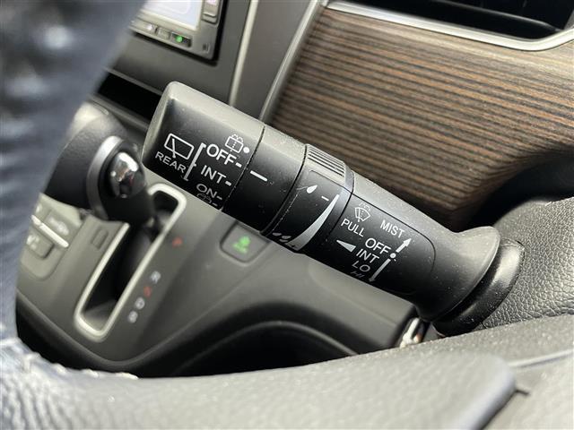 【ワイパー＆ウォッシャー】ワイパーを作動させたり、ウォッシャーを作動させたりすることができます。