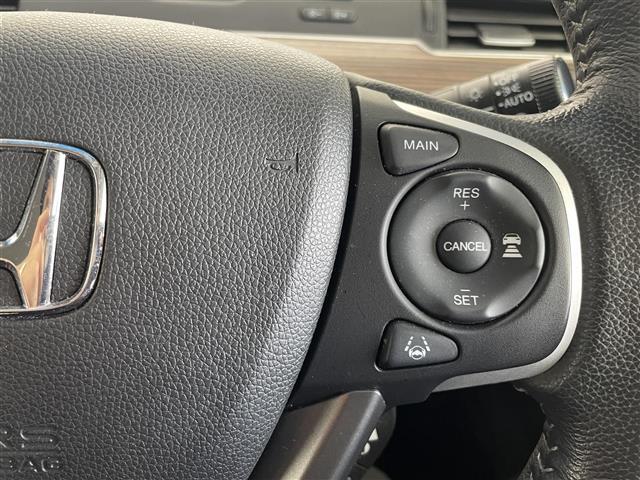 【クルーズコントロール】高速道路で便利なクルーズコントロールも装着済み。アクセルを離しても一定速度で走行ができる装備です。加速減速もスイッチ操作でOKです。
