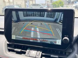 【バックカメラ】駐車時に後方がリアルタイム映像で確認できます。大型商業施設や立体駐車場での駐車時や、夜間のバック時に大活躍！運転スキルに関わらず、今や必須となった装備のひとつです！
