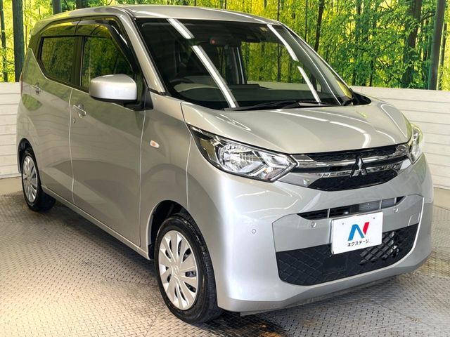 大好評のボディコーティング「弾スプラッシュコート」もご納車までに施工可能。通常のガラスコートと異なる、耐久年数6年の無機質ガラスコーティングが、ボディをキレイな状態に保ってくれます。