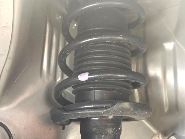 お車を安心してお乗りいただく為には、足回りの定期点検が欠かせません。サービスサポート（有償保証）では無料点検もご提供しており、安心のカーライフをお過ごしいただけるサポート体制が整っています。