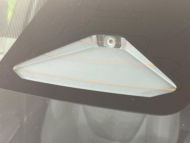 【トヨタセーフティセンス】走行中に前方の車両等を認識し、衝突しそうな時は警報とブレーキで衝突回避と被害軽減をアシスト。より安全にドライブをお楽しみいただけます。