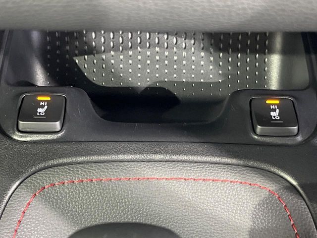【シートヒーター】寒い日に重宝するシートヒーター！エアコンより早く温まってくれるので寒がりの人も安心ですね♪エアコンの温風は乾燥するから苦手、という方にもをおすすめです。