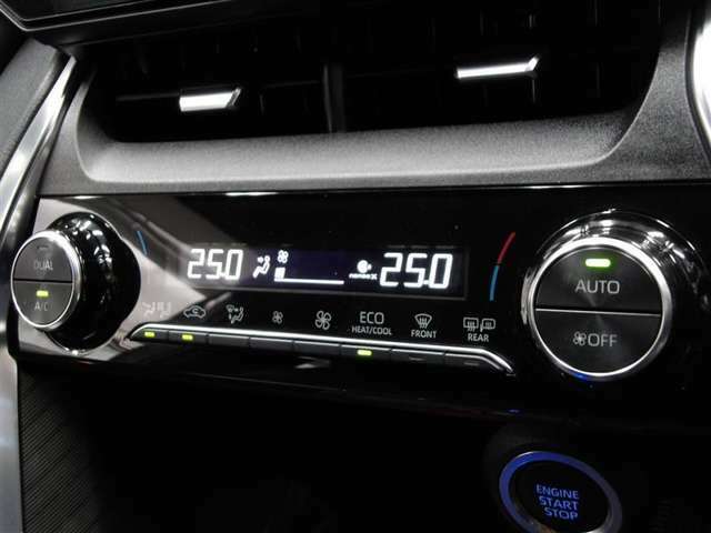 車内の温度管理に便利なオートエアコン☆運転席と助手席で別々の温度に設定できます♪