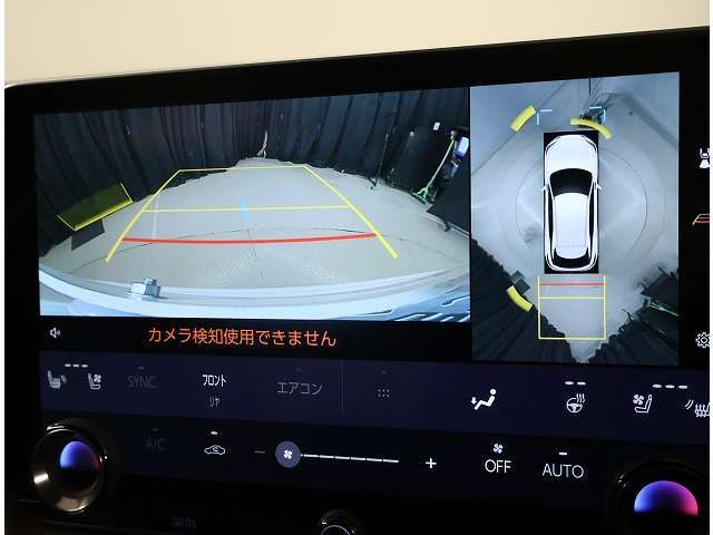 パノラミックビューモニター。車両を上から見たような映像を表示。運転席から目視しにくい車両周囲の状況をリアルタイムで確認できます。