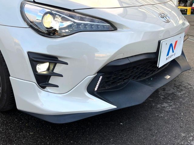 【TRDエアロ】人気のTRDエアロを装備！クルマの外観がよりスタイリッシュになり、街中で存在感あふれる1台に♪将来買い替える時にもリセールに影響しやすく、価値ある人気の装備です！