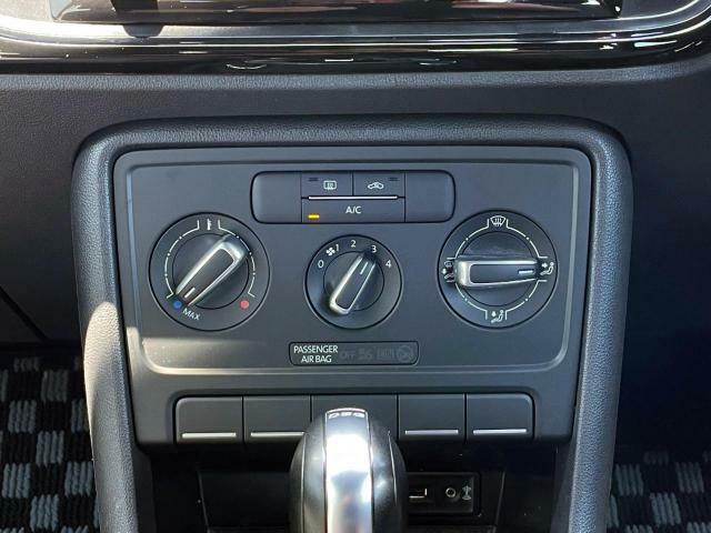 マニュアルエアコンで車内の空調管理も簡単にできます。