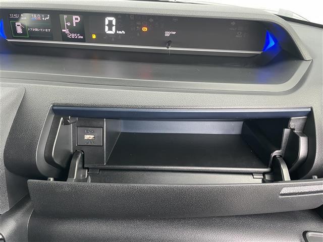 【グローブボックス】車検証ケースや、日頃使う小物類の収納に便利ですね！