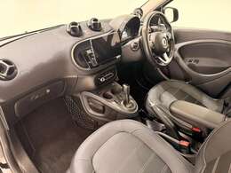 日本全国に張り巡らされたメルセデス・ベンツ正規サービスネットワークのサポートを受けることができます。これもメルセデスの認定中古車ならではの、安心感のひとつ。