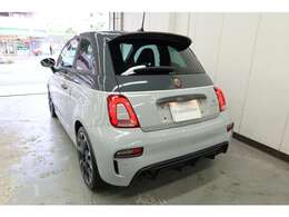 専用のボディカラーでグリジオ系ツートンカラー