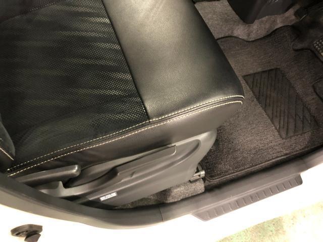 痛みの出やすい運転席シートの角、フロアマット、座面、ともに良好です