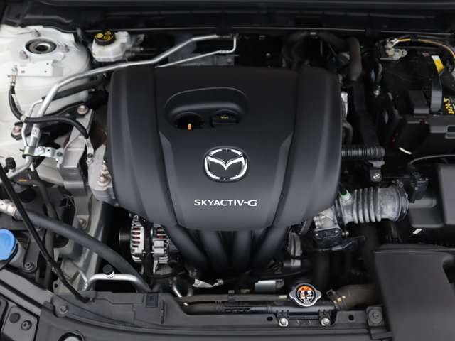 「SKYACTIV-G（ガソリン）」は、規格外の高圧縮を実現し、世界のエンジン技術者に驚きを与えました。さらに、それを維持したままノッキングの発生を抑え、熱効率を向上、走りにも寄与したエンジンです。