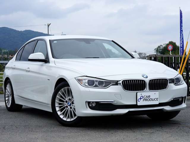 こちらのお車はBMW3シリーズの中でも快適性に富んだラグジュアリーモデルとなっております！