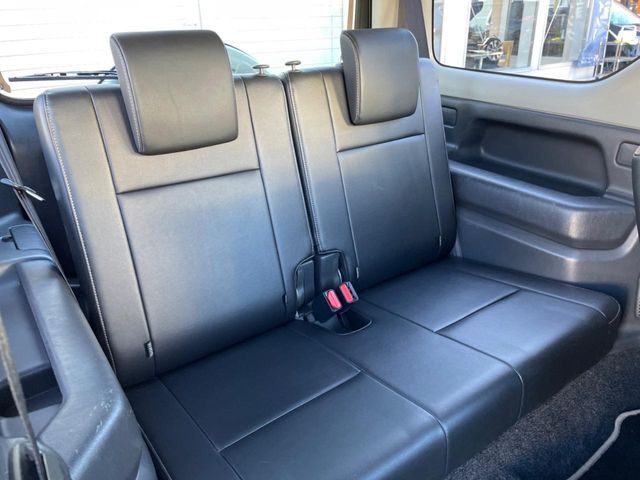 後部座席も気になるようなキズ・汚れやへたり等、大きなダメージはなく、良好な状態です。