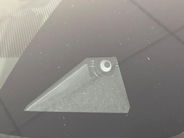 【トヨタセーフティセンス】走行中に前方の車両等を認識し、衝突しそうな時は警報とブレーキで衝突回避と被害軽減をアシスト。より安全にドライブをお楽しみいただけます。
