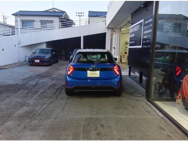 3つの光り方が選べる、シグニチャーライト。円形有機ELセンター・ディスプレイにて設定が可能です