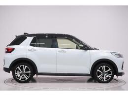 県内13店舗にて常時500台以上ダイハツ車を展示中です。見て、触って、納得のいく一台をぜひ見つけてください。