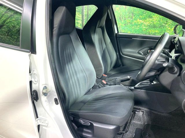 運転席シート廻りは使用感も少なく、良好な状態となっています。前オーナー様が丁寧に使っていたことがよくわかりますね。