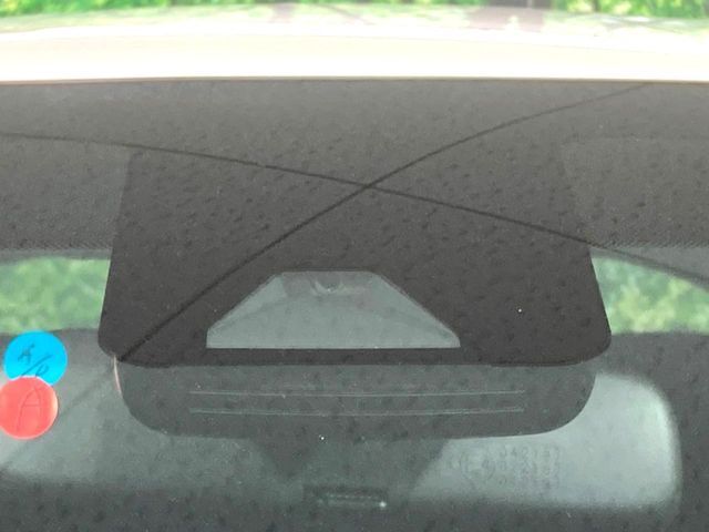 【トヨタセーフティセンス】走行中に前方の車両等を認識し、衝突しそうな時は警報とブレーキで衝突回避と被害軽減をアシスト。より安全にドライブをお楽しみいただけます。