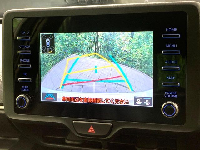 【バックカメラ】駐車時に後方がリアルタイム映像で確認できます。大型商業施設や立体駐車場での駐車時や、夜間のバック時に大活躍！運転スキルに関わらず、今や必須となった装備のひとつです！