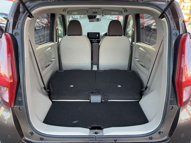 お客様の暮らしに必須なお車を提案し、その後のカーライフを支える。私達はお客様のお役に立ちたい、強い思いで日々仕事をさせて頂いています。おかげさまで12店舗となりました。これからも努力を続けていきます。