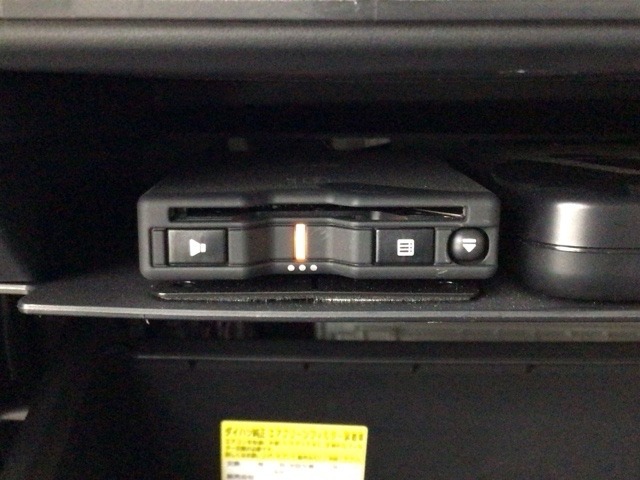 【ETC車載器】もはや必須アイテムのETCを搭載！高速道路のご利用時にとても便利！わずらわしい料金所での現金支払いが不要となりスムーズに通過できます♪