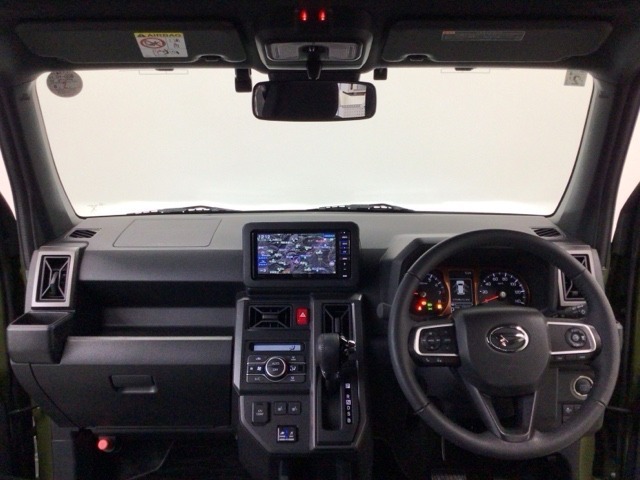 【前方視界】開放的な前方視界！運転がしやすく疲れにくいです♪窓が大きく、見通しがとっても良いおクルマですよ♪