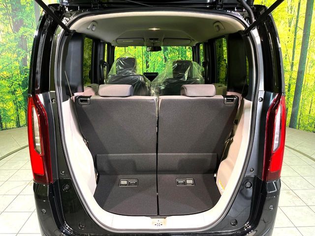 普段のお買い物や通勤、送迎等に十分な荷室スペースを確保しております。セカンドシートを倒すと、大きな荷物の積載も可能です♪